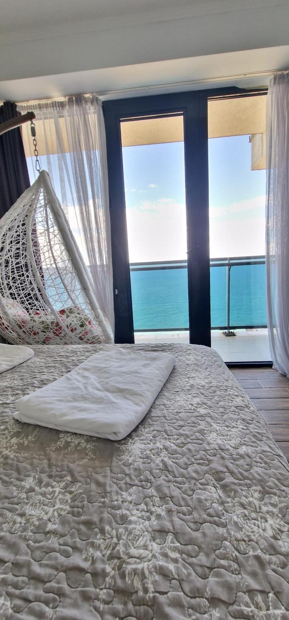 Your Beach Tower Batumi Zimmer foto